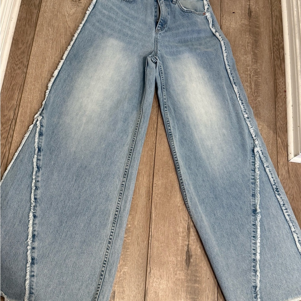Wide-Leg Light Blue Jeans - Picture 2 of 5